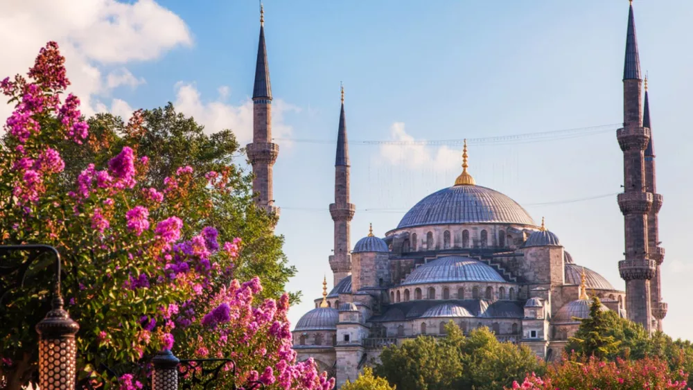 Стамбул в мае: в шаге от лета