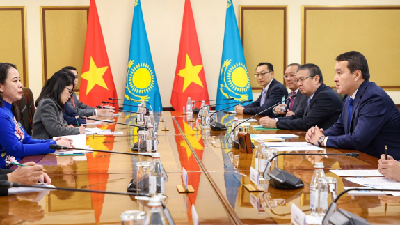 С 25 мая 2024 между Казахстаном и Вьетнамом 🇻🇳 - безвизовый режим.